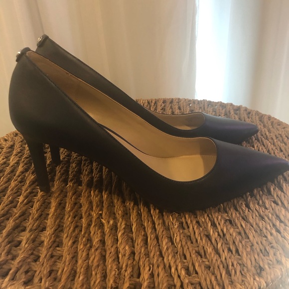 Michael Kors Alina Pumps - Picture 1 of 5